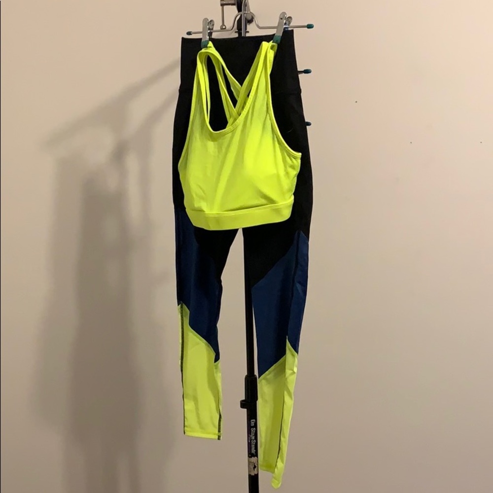Fabletics crossover back bra - Picture 3 of 3
